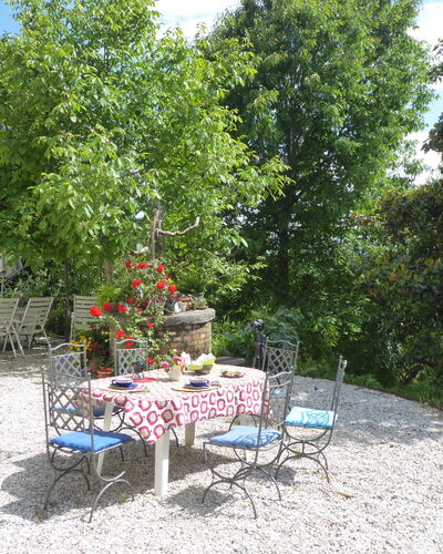 Casa Ballo delle Streghe, Garden, Montebelluna: Mueble, Silla, Mesa, Mueble Para Exteriores, Jardín, Arbusto, Mesa Al Aire Libre, Sombra, Cocina Y Comedor Mesa