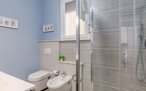 Altamarea Apartment: Arreglo De Tubería, Piso, Baño, Diseño De Interiores, Suelo, Asiento Del Baño, Baño, Grifo, Plomería, Lavabo