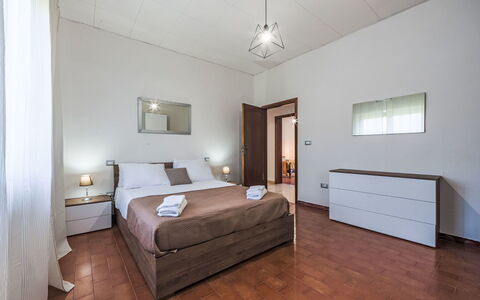 Celeste: Diseño De Interiores, Techo, Suelo, Piso, Habitación, Cama, Mueble, Departamento, Habitación, Sábana