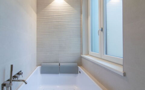 Vittoria Suite: Pared, Baño, Piso, Bañera, Arreglo De Tubería, Diseño De Interiores, Suelo, Plomería, Loseta, Vaso