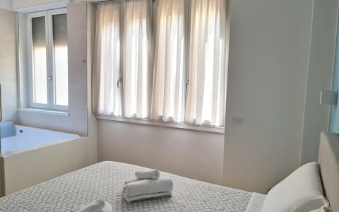 Vittoria Suite: Habitación, Cama, Lecho, Diseño De Interiores, Sábana, Linos, Suelo, Marco De La Cama, Casa, Habitación
