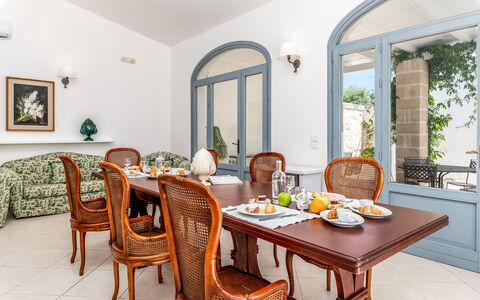 Masseria Lamagrotte By Raro Rooms: Mueble, Diseño De Interiores, Mesa, Comedor, Cocina Y Comedor Mesa, Piso, Silla, Techo, Suelo, Habitación