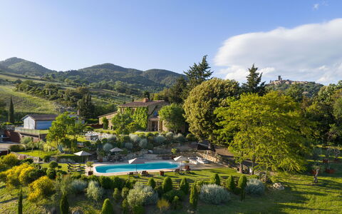 Villa Anna: Piscina, Recurso, Paraguas, Eco Hotel, Mueble Para Exteriores, Jardín, Cordillera, Ocio, Paisajismo, Inmuebles