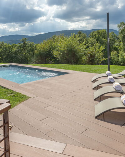 Villa Airone Tegoni, Pool, Radicondoli: Mueble Para Exteriores, Piscina, Material Compuesto, Cubierta, Suelos De Madera, Madera Dura, Losa, Sombra, Jardín, Sunlounger