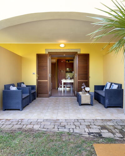Rosetta: Departamento, Balcón, Condominio, Silla, Aluminio, Pretil, Madera Dura, La Luz Del Día, Ático, Cubierta