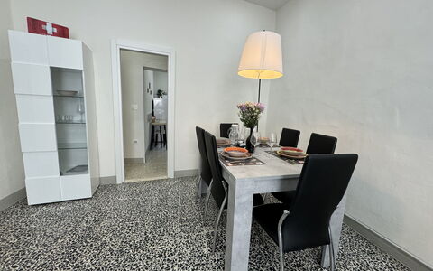 Il Cervo In Città: Piso, Mueble, Suelo, Diseño De Interiores, Casa, Habitación, Silla, Departamento, Sala