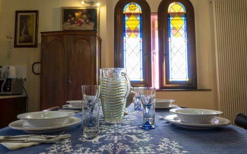 Country Historical House Lucca: Mueble, Manteles, Mesa, Vajilla, Diseño De Interiores, Comedor, Cocina Y Comedor Mesa, Encendiendo, Stemware