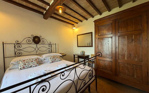 Appartamento Del Mercato: Mueble, Diseño De Interiores, Pared, Cama, Habitación, Piso, Techo, Madera, Suelo, Habitación