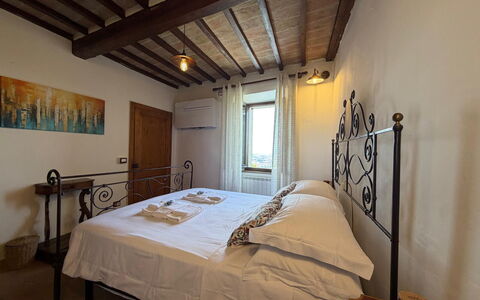 Appartamento Del Mercato: Pared, Mueble, Diseño De Interiores, Suelo, Madera, Techo, Habitación, Cama, Piso, Habitación