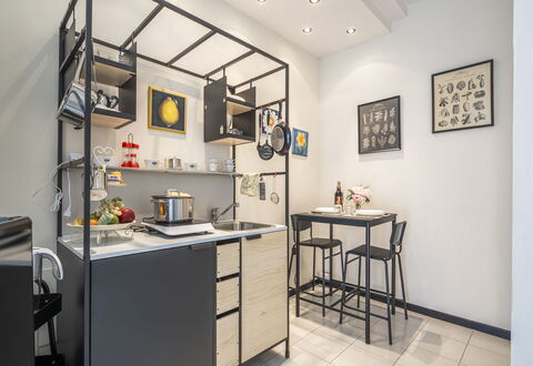 Casa Gioia In Lucca: Mueble, Diseño De Interiores, Encendiendo, Piso, Casa, Habitación, Mesa, Suelo, Cocina, Silla