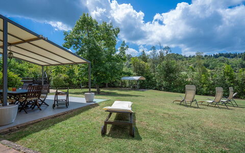 Casale La Canigiana, House, Pool, San Miniato: Árbol, Mueble, El Terreno Del Lote, Sombra, Mueble Para Exteriores, Jardín, Mesa Al Aire Libre, Parque, Césped, Silla