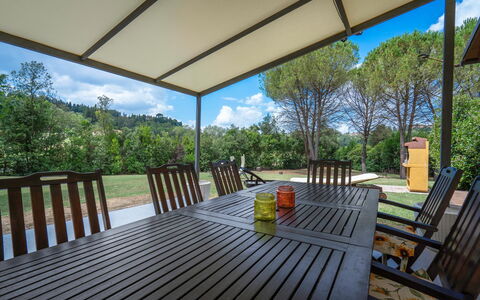 Casale La Canigiana, House, Pool, San Miniato: Mueble, Mueble Para Exteriores, Mesa Al Aire Libre, Mesa, Sombra, Silla, Estructura Al Aire Libre, Cocina Y Comedor Mesa, Porche, Patio