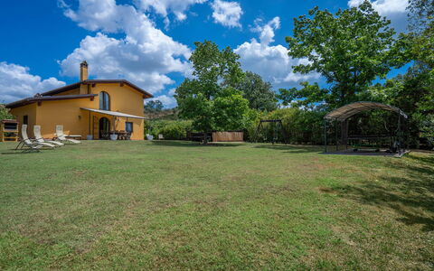 Casale La Canigiana, House, Pool, San Miniato: Hierba, El Terreno Del Lote, Llanura, Área Rural, Césped, Jardín, Cabaña, Prado, Sombra, Inmuebles