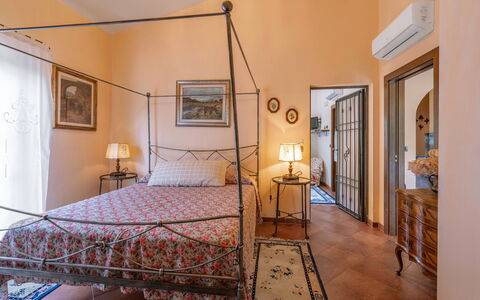 Casale La Canigiana, House, Pool, San Miniato: Mueble, Pared, Diseño De Interiores, Piso, Suelo, Techo, Cama, Habitación, Encendiendo, Habitación