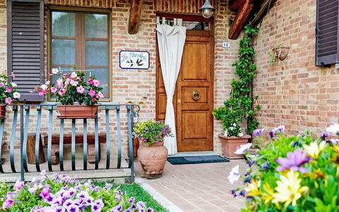 Le Rondini: Flor, Maceta, Puerta, Arbusto, Planta De Casa, Casa, Ladrillo, Casa, Jardín