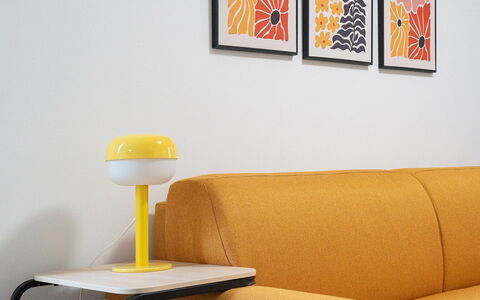 Aselli Home: Mueble, Amarillo, Diseño De Interiores, Sofá, Sala, Mesa, Suelo, Naranja, Piso, Encendiendo