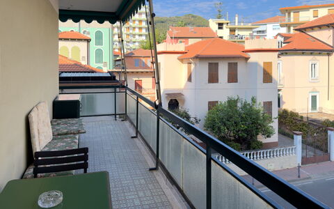 Casa Francy - Arma Di Taggia: Balcón, Departamento, Pretil, Cerca, Sombra, Porche, Balaustre