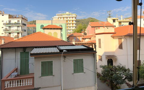 Casa Francy - Arma Di Taggia: Edificio, Techo, Barrio Residencial, Barrio, Casa, By, Casa, Diseño Urbano, Asentamientos Humanos, Departamento