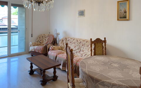 Casa Francy - Arma Di Taggia: Mueble, Diseño De Interiores, Piso, Suelo, Madera, Habitación, Techo, Mesa, Encendiendo, Sala