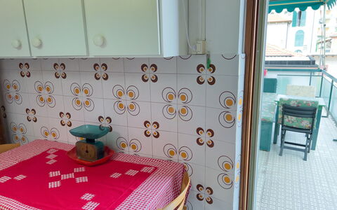 Casa Francy - Arma Di Taggia: Piso, Diseño De Interiores, Suelo, Loseta, Diseño, Cocina, Manchas De Madera, Pintar, Mostrador, Grifo