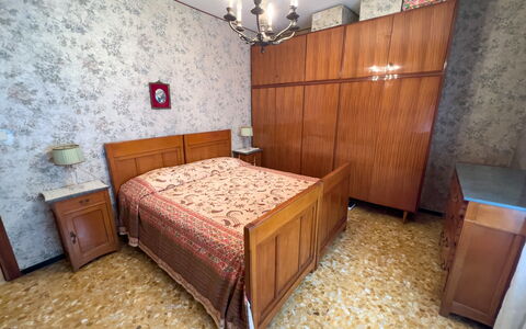 Casa Francy - Arma Di Taggia: Mueble, Piso, Habitación, Madera, Suelo, Cama, Diseño De Interiores, Gabinetes, Sábana, Cajón