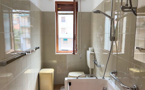 Casa Francy - Arma Di Taggia: Baño, Arreglo De Tubería, Piso, Diseño De Interiores, Suelo, Grifo, Plomería, Baño, Lavabo, Loseta