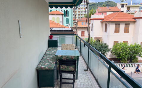 Casa Francy - Arma Di Taggia: Balcón, Sombra, Cerca, Pretil, Mueble Para Exteriores, Silla, Porche, Planta De Casa, Mesa Al Aire Libre, Balaustre
