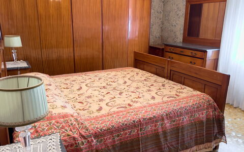 Casa Francy - Arma Di Taggia: Mueble, Piso, Madera, Suelo, Habitación, Diseño De Interiores, Cama, Gabinetes, Sábana, Encendiendo