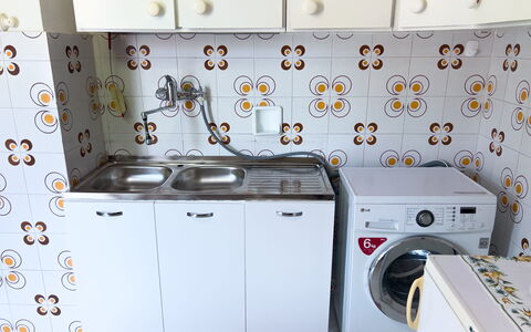 Casa Francy - Arma Di Taggia: Electrodoméstico, Cocina, Piso, Lavabo, Suelo, Diseño De Interiores, Aparato De Cocina, Arreglo De Tubería, Mostrador, Grifo