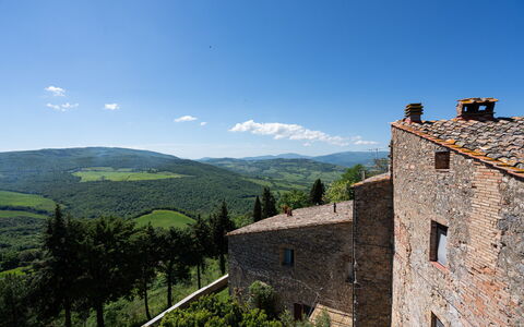 Mensano Old Town Apartment: Paisaje, Área Rural, Asentamientos Humanos, Pueblo, Pared De Piedra, Pueblo De Montaña, Castillo