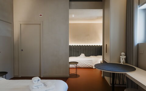 Deb&spa: Diseño De Interiores, Habitación, Cama, Suelo, Marco De La Cama, Sábana, Habitación, Lecho, Techo, Colchón