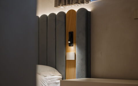 Deb&spa: Habitación, Manchas De Madera, Lámpara, Lámpara, Candelabro De Pared