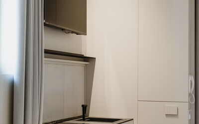 Deb&spa: Madera, Diseño De Interiores, Piso, Mueble, Suelo, Encendiendo, Cocina, Techo, Aparato De Cocina, Mostrador