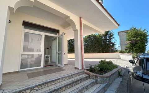 Case Martorelli - Belvedere Marittimo: Suelo, Balcón, De Vehículos De Lujo, Columna, Yeso, Inicio De La Puerta, La Luz Del Día, Estructura Al Aire Libre