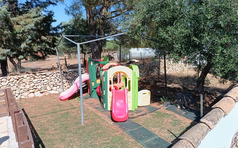 Borgo Incanto: Equipo De Juego Exterior, Tobogán, Espacio Publico, Patio De Recreo, Tolva, Jardín, Sombra, Parque, Paisajismo, Patio Interior