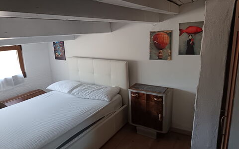 Borgo Incanto: Cama, Mueble, Habitación, Lecho, Sábana, Pared, Diseño De Interiores, Suelo, Madera, Piso