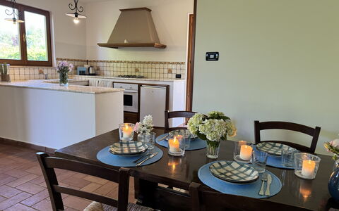 Dependance Egle: Mueble, Diseño De Interiores, Piso, Madera, Cocina Y Comedor Mesa, Lámpara, Techo, Mesa, Silla, Comedor