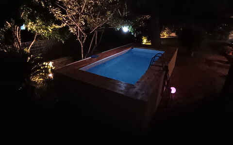Casa Silvia: Noche, Piscina, Medianoche, La Iluminación Del Paisaje, Noche