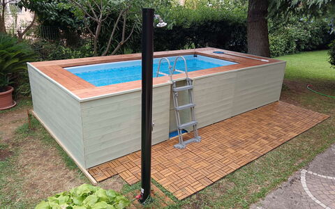 Casa Silvia: Madera, Piso, Piscina, Suelo, Material Compuesto, Manchas De Madera, Madera Dura, Jardín, Patio Interior, Sombra