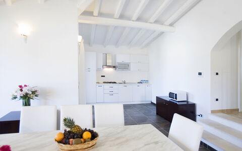 Villa Leccio 2: Piso, Diseño De Interiores, Suelo, Techo, Departamento, Mueble, Habitación, Silla, Cocina Y Comedor Mesa
