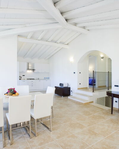 Villa Lentisco: Diseño De Interiores, Piso, Techo, Mueble, Suelo, Departamento, Habitación, Sofá, Silla