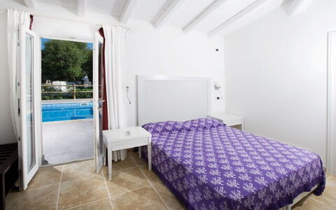 Villa Fico D'india 2: Mueble, Suelo, Piso, Departamento, Piscina, Recurso, Cama, Habitación, Hotel, Silla