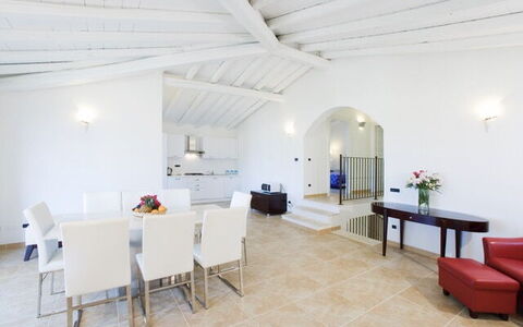 Villa Fico D'india 2: Techo, Piso, Diseño De Interiores, Mueble, Suelo, Departamento, Habitación, Sofá, Silla