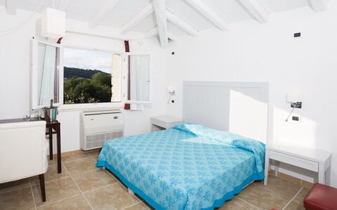 Villa Leccio 1: Mueble, Casa, Habitación, Departamento, Cama, Recurso, Hotel, Lecho, Marco De La Cama, Silla