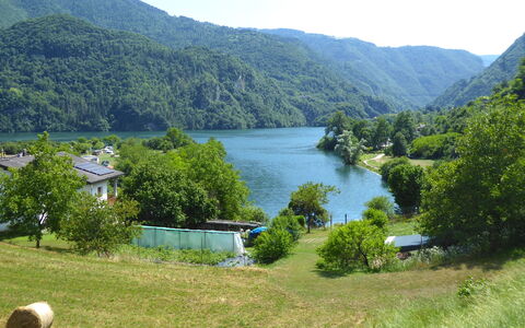 Baita Costa Di Gial: Los Recursos Hídricos, Agua, Accidentes Geográficos Montañosas, Cuerpo De Agua, Verde, Árbol, Naturaleza, Entorno Natural, Montaña, Paisaje Natural