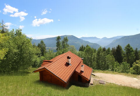 Baita Costa Di Gial: Colina, Montaña, Casa, Cabaña, Tierras Altas, Techo, Paisaje, Área Rural, El Terreno Del Lote, Hill Station