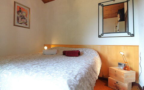Chalet Giove: Cama, Habitación, Pared, Mueble, Diseño De Interiores, Sábana, Madera, Lecho, Suelo, Habitación