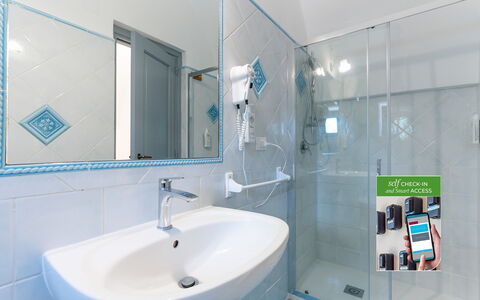 Masseria Lamagrotte: Baño, Arreglo De Tubería, Diseño De Interiores, Piso, Lavabo Del Baño, Suelo, Lavabo, Grifo, Plomería, Loseta