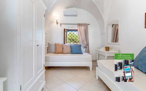Masseria Lamagrotte: Diseño De Interiores, Suelo, Piso, Mueble, Techo, Diseño, Sala, Sofá, Almohada