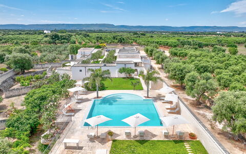 Masseria Lamagrotte: Piscina, Inmuebles, Recurso, Hacienda, Paisajismo, Eco Hotel, Villa, Patio, Mansión, Ciudad De Vacaciones